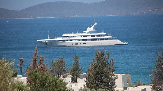 Lüks yatlar Bodrum'a gelmeye başladı