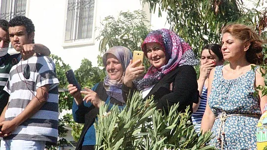 Mahalleli yangını söndürmek için seferber oldu