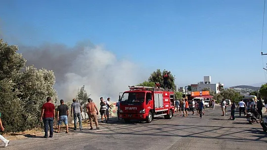 Mahalleli yangını söndürmek için seferber oldu