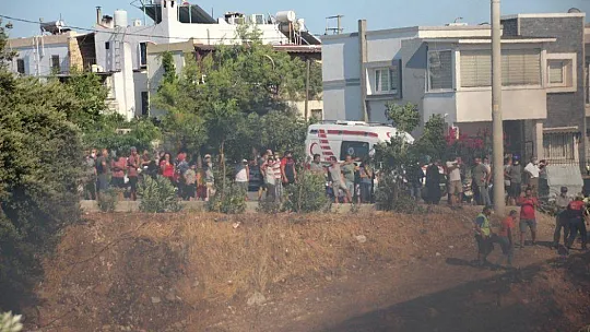 Mahalleli yangını söndürmek için seferber oldu