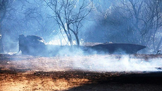 Mahalleli yangını söndürmek için seferber oldu