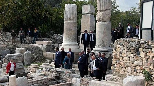 Mahir Ünal Stratonikeia'yı gezdi