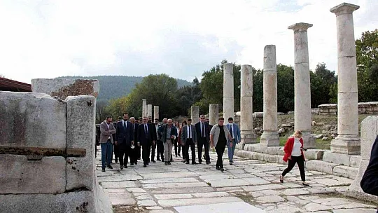 Mahir Ünal Stratonikeia'yı gezdi
