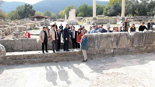 Mahir Ünal Stratonikeia'yı gezdi