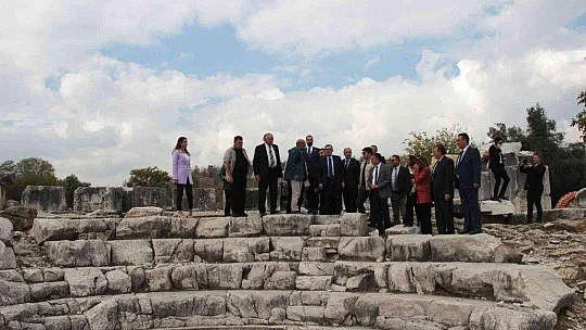 Mahir Ünal Stratonikeia'yı gezdi