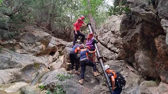 Mahsur kalan tatilcileri JAK ve MAGEME ekipleri kurtardı