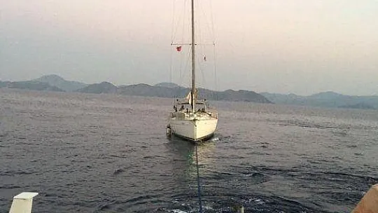 Makine arızası yapan tekne kurtarıldı