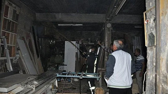 Marangoz atölyesinde çıkan yangın maddi hasara neden oldu