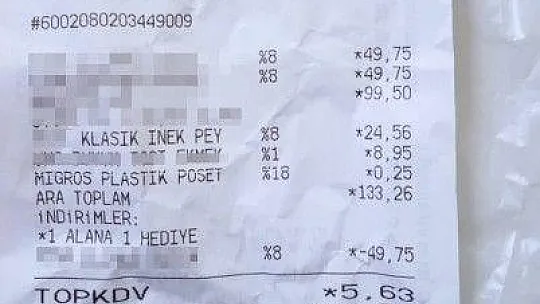 Marketten aldığı peynirin içinden eldiven çıktı