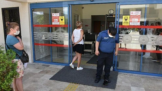 Marmaris Adliyesinin sevimli kargası