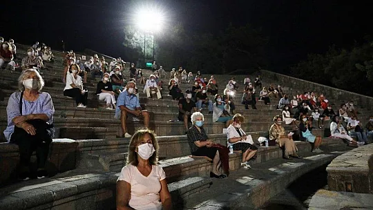 Marmaris Amfi Tiyatro'da 'Yaz Esintisi' konseri düzenlendi