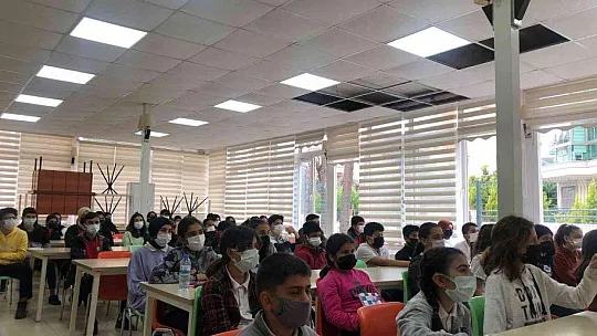 Marmaris Anadolu İmam Hatip Lisesi, deniz kirliliğini önlemek için konferans düzenledi