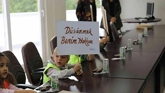 MARMARİS BELEDİYE BAŞKANI OKTAY MİNİK ÖĞRENCİLERİ AĞIRLADI