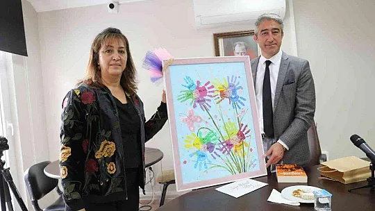 MARMARİS BELEDİYE BAŞKANI OKTAY MİNİK ÖĞRENCİLERİ AĞIRLADI