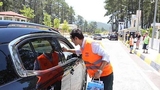 Marmaris Belediyesi, Çetibeli'nde çöp poşeti dağıttı