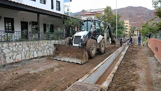 Marmaris Belediyesi ekipleri İçmeler'de çalışmalarına hız verdi