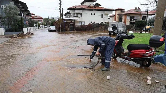 Marmaris Belediyesi ekipleri yağmur nöbetinde