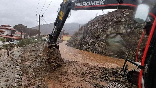 Marmaris Belediyesi ekipleri yağmur nöbetinde