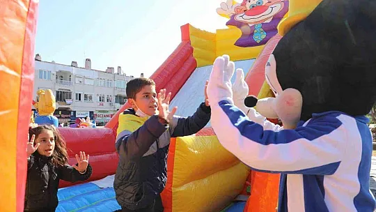 Marmaris Belediyesi'nden çocuklara karne hediyesi