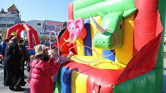 Marmaris Belediyesi'nden çocuklara karne hediyesi