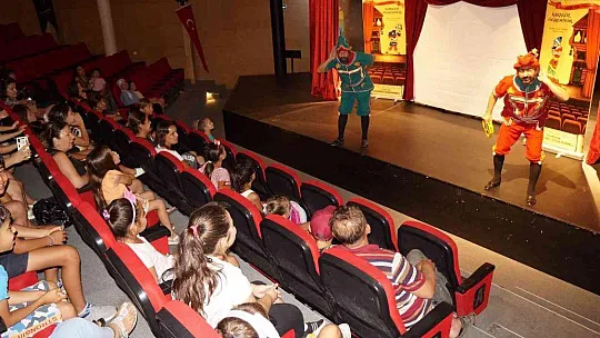 Marmaris Belediyesi'nden çocuklara karne hediyesi