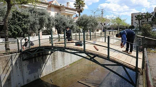 Marmaris Belediyesi'nin ustaları kente estetik görünüm kazandırıyor