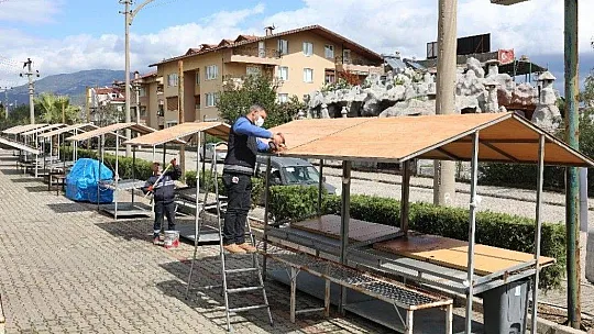 Marmaris Belediyesi'nin ustaları kente estetik görünüm kazandırıyor