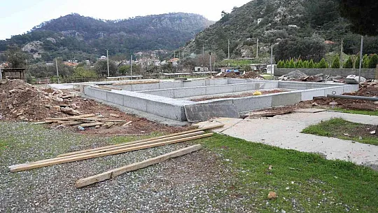 Marmaris Belediyesi yeni salonlar ve halı sahalar için kolları sıvadı