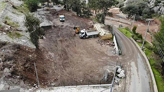 Marmaris Belediyesi yeni salonlar ve halı sahalar için kolları sıvadı