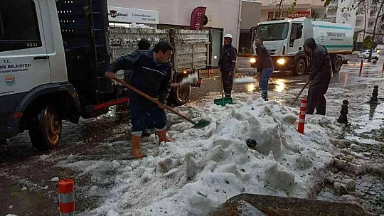 Marmaris'e 24 saatte 175 kilogram yağmur ve dolu yağdı