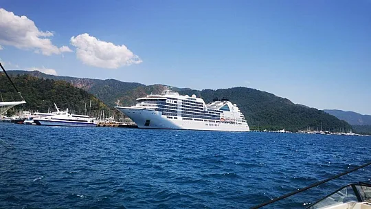 480 yolculu kruvaziyer gemisi demir attı