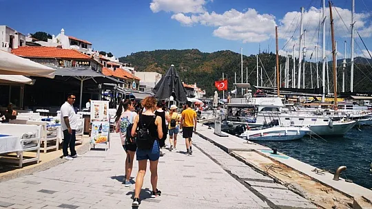 480 yolculu kruvaziyer gemisi demir attı