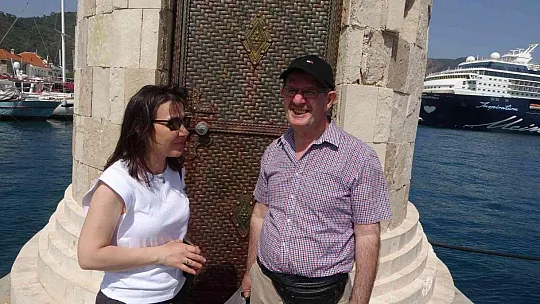 Marmaris'e gelen dev yolcu gemisi esnafın yüzünü güldürdü