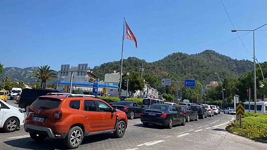 Tatilcilerin dönüş yolculuğu başladı