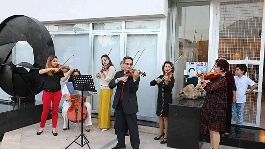 Marmaris İçmeler Sanatevi kapılarını sergiyle açtı