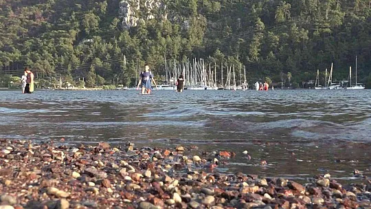 Marmaris'in dünyaca ünlü plajı Kızkumu ziyaretçi akınına uğruyor
