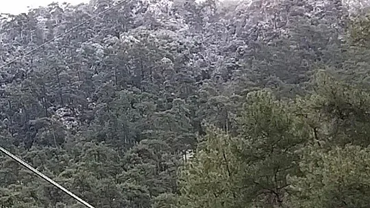 Marmaris'in yüksek kesimlerine kar yağdı