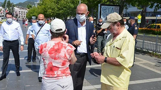Marmaris Kaymakamı Ertuğ Şevket Aksoy maske denetimi yaptı