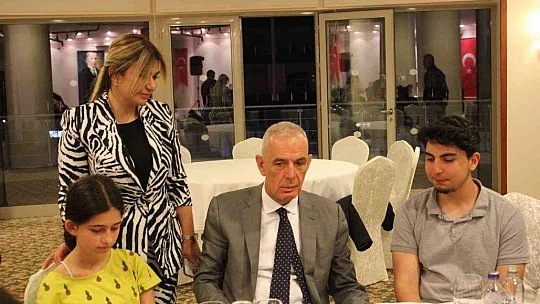 Marmaris Kaymakamı iftar programında çocukları sevindirdi