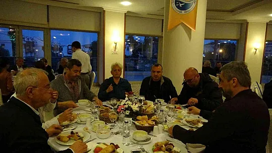 Marmaris Kaymakamlığı, yardımlaşma vakfına kayıtlı vatandaşlara iftar programı düzenledi