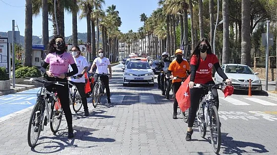 Marmaris polisinden anlamlı kortej