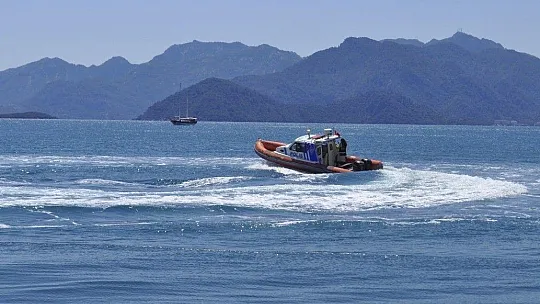 Marmaris polisinden anlamlı kortej