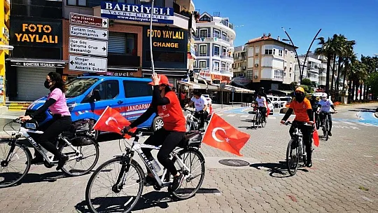 Marmaris polisinden anlamlı kortej