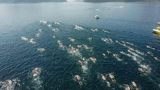 Marmaris rekortmen ve şampiyon yüzücüleri ağırladı