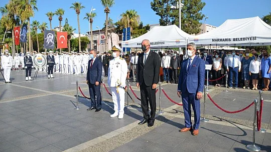 Marmaris'te '30 Ağustos Zafer Bayramı' kutlamaları çelenk sunma töreni ile başladı