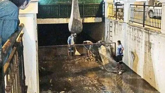 Marmaris'te 10 ton atığın denize ulaşması engellendi