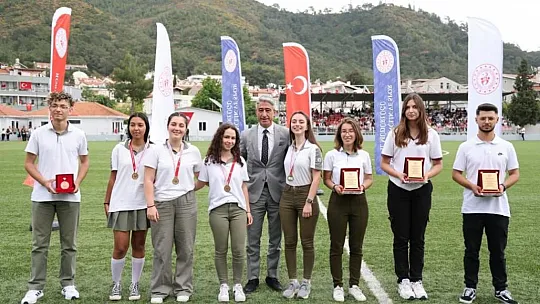 Marmaris'te 19 Mayıs coşkuyla kutlandı