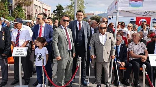 19 Mayıs kutlamaları çelenk sunma töreni ile başladı
