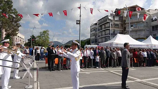 19 Mayıs kutlamaları çelenk sunma töreni ile başladı