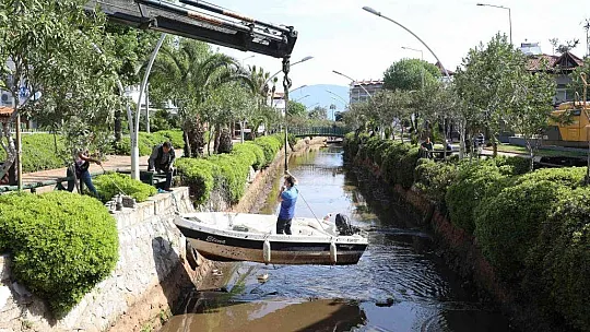 Marmaris'te 200 kamyon balçık çıkarıldı